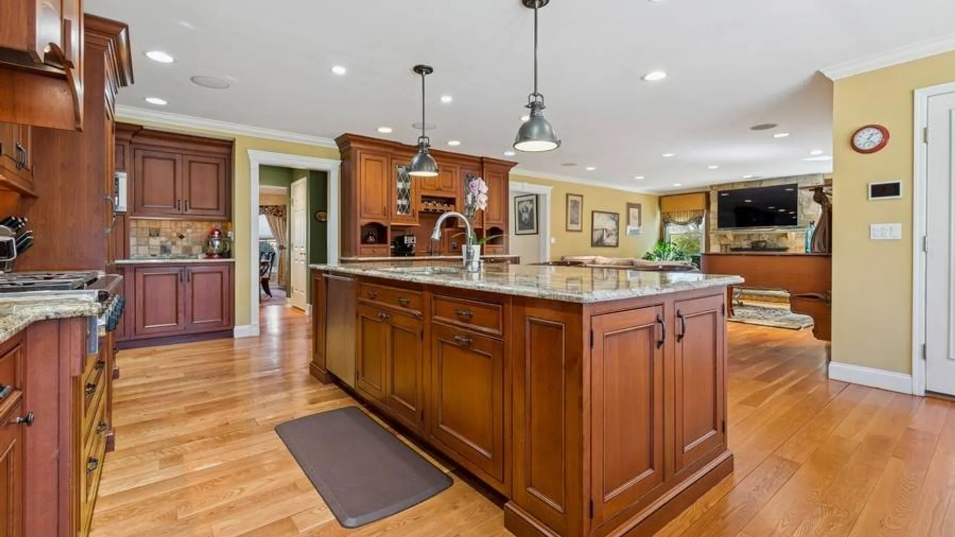 Property at 5 Kenwood Lane, Saint James, NY 11780 17