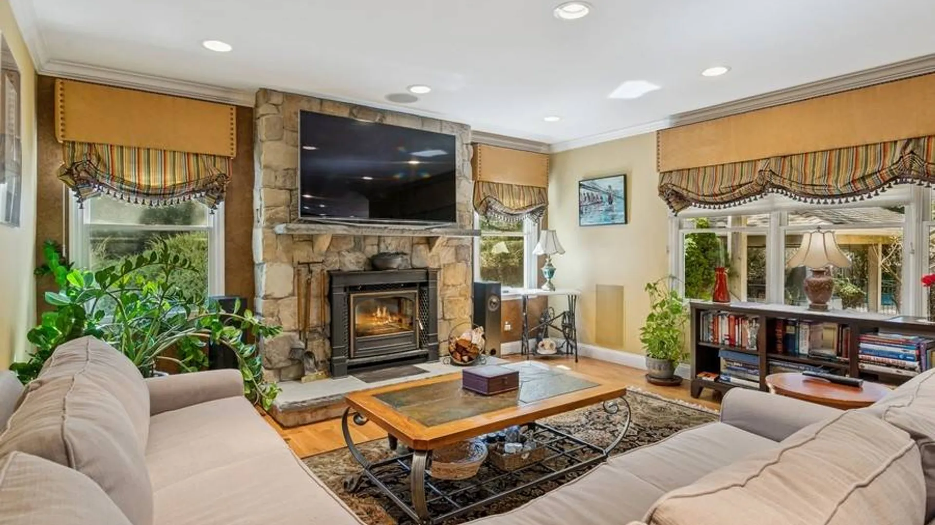 Property at 5 Kenwood Lane, Saint James, NY 11780 20