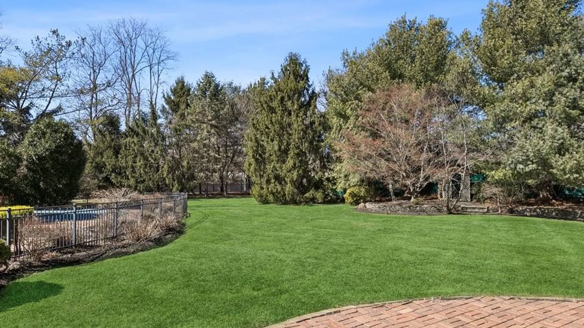 Property at 5 Kenwood Lane, Saint James, NY 11780 46