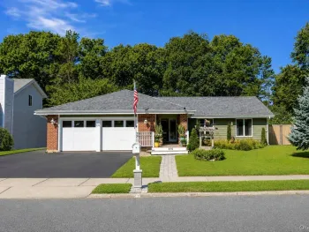 Property at 876 Greenbelt Parkway W, Holbrook, NY 11741