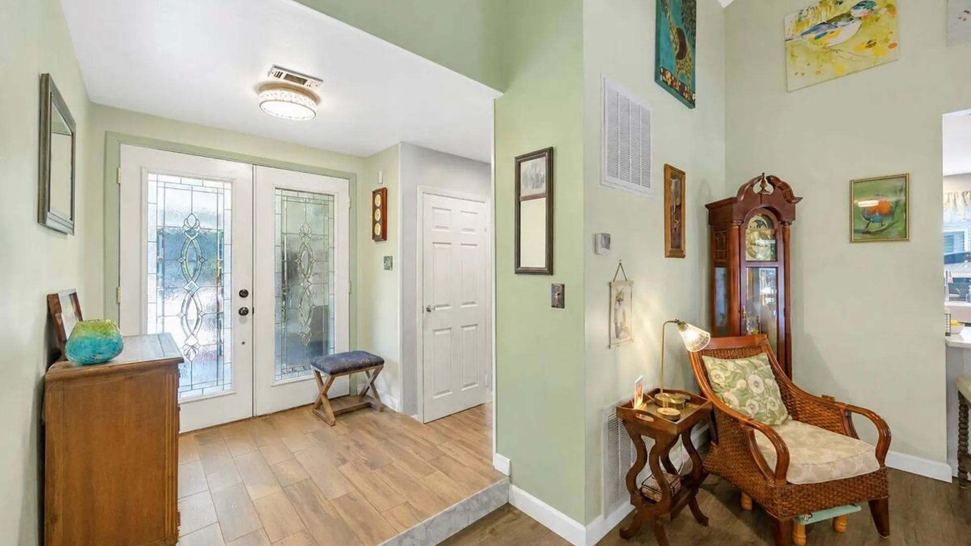 Property at 876 Greenbelt Parkway W, Holbrook, NY 11741 4