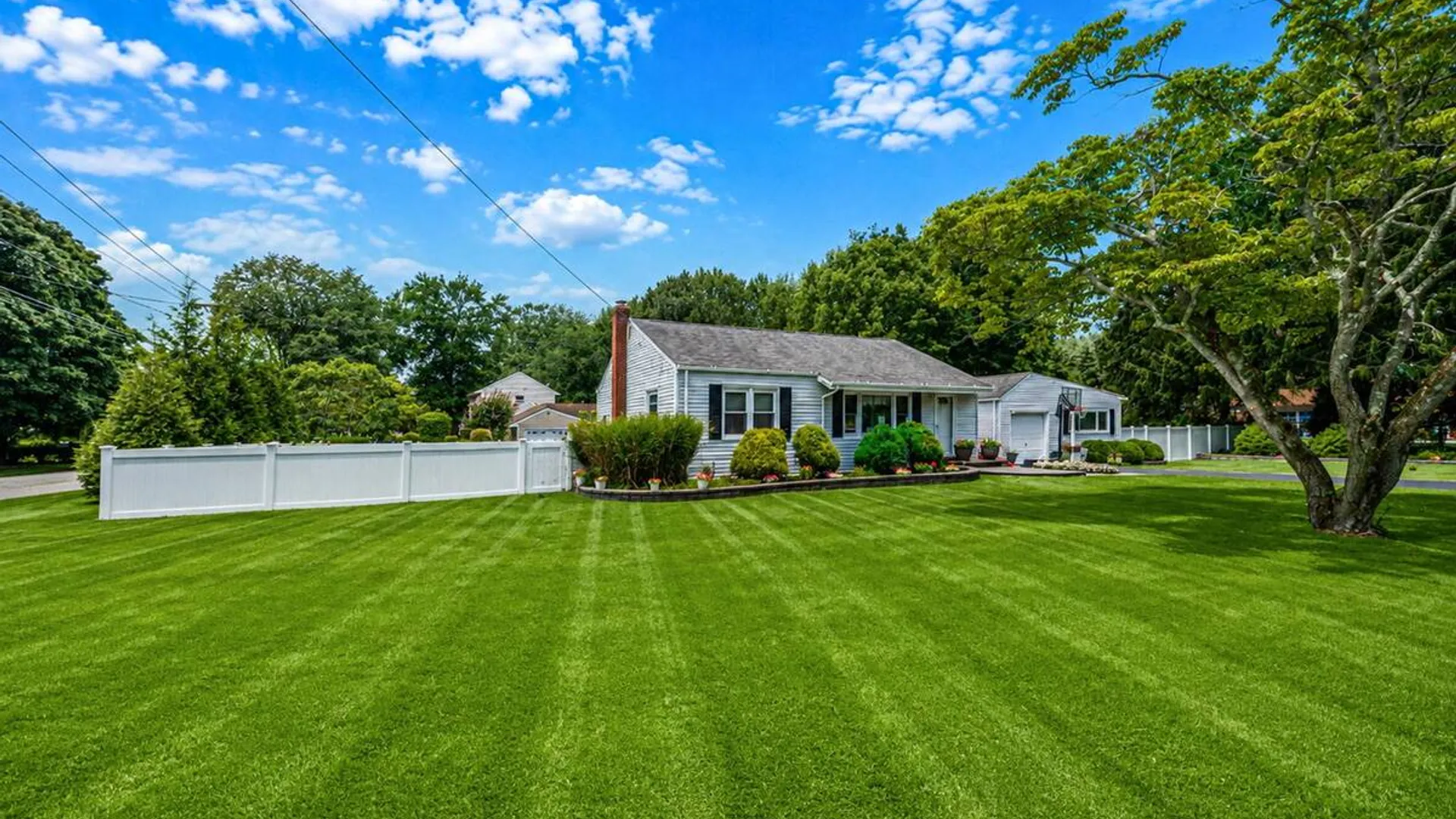 Property at 19 Ridgeley Road, Smithtown, NY 11787 4