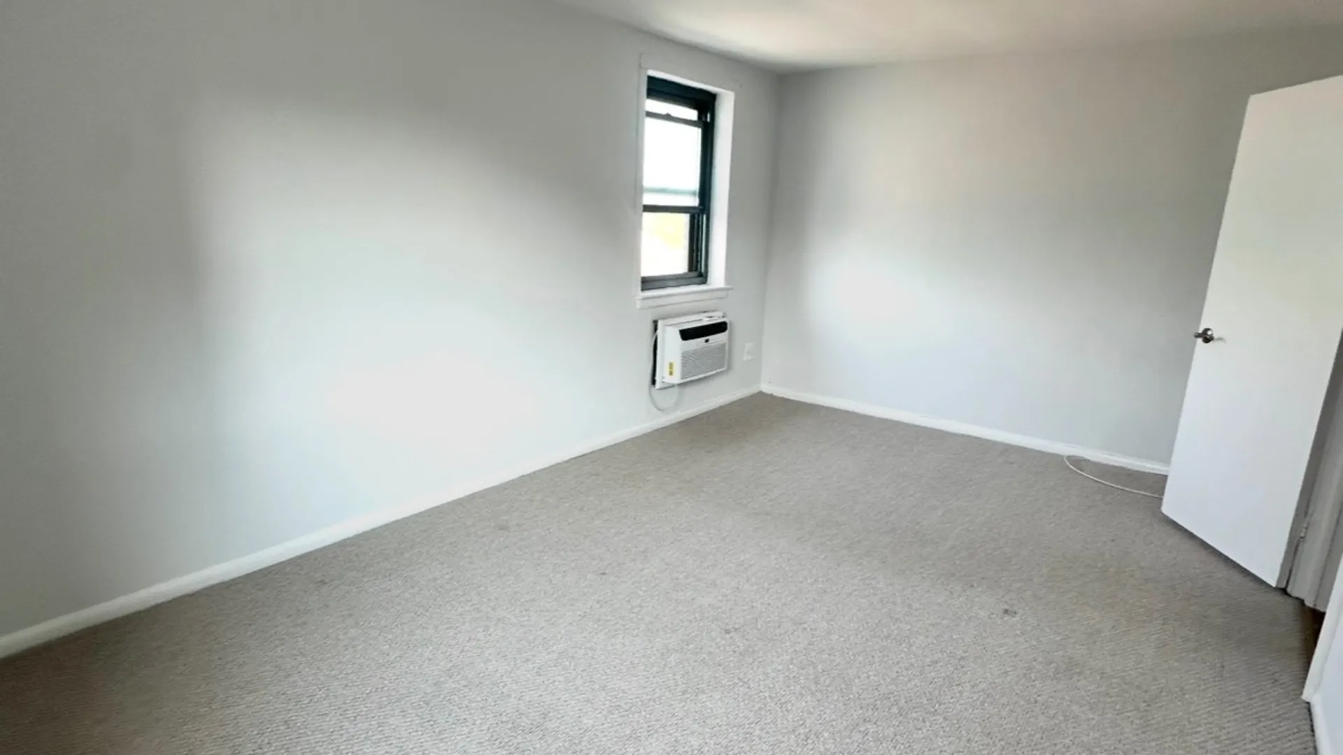 Property at 210 Atlantic Ave, Lynbrook, NY 11563 13