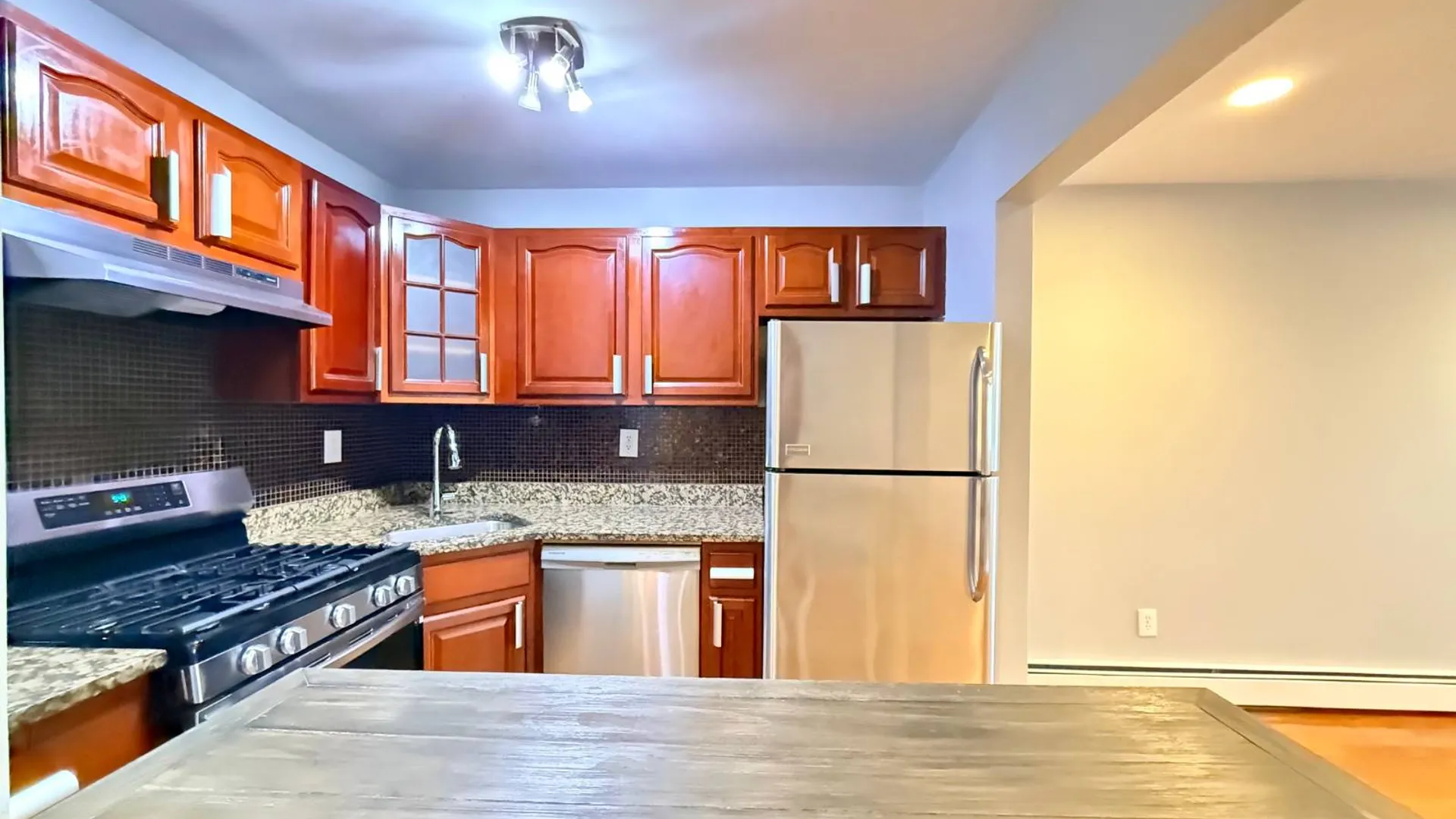 Property at 6542 Metropolitan Ave, Middle Village, NY 11379 4
