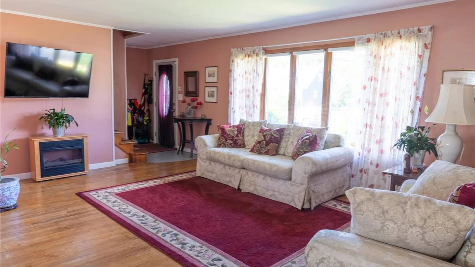 Property at 127 Suffolk Avenue, West Babylon, NY 11704 4
