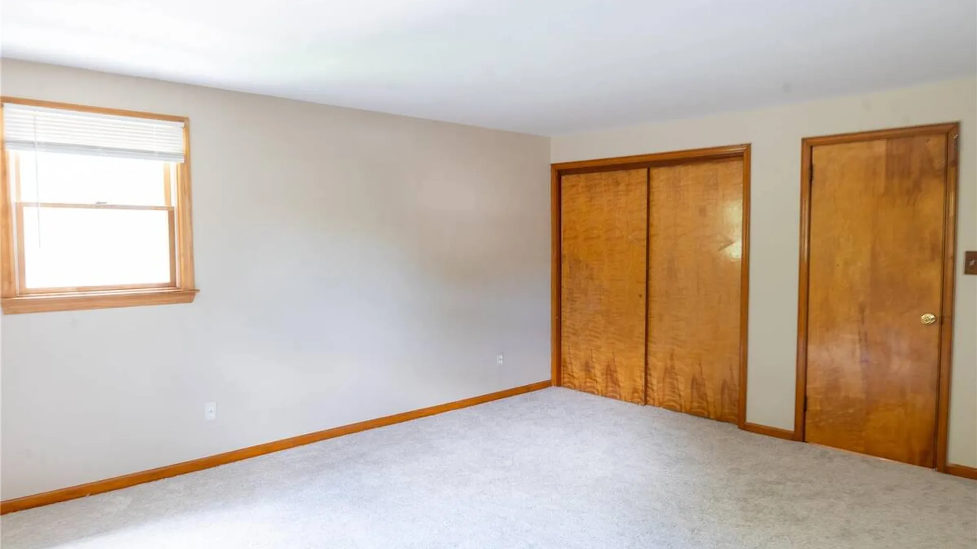 Property at 127 Suffolk Avenue, West Babylon, NY 11704 19