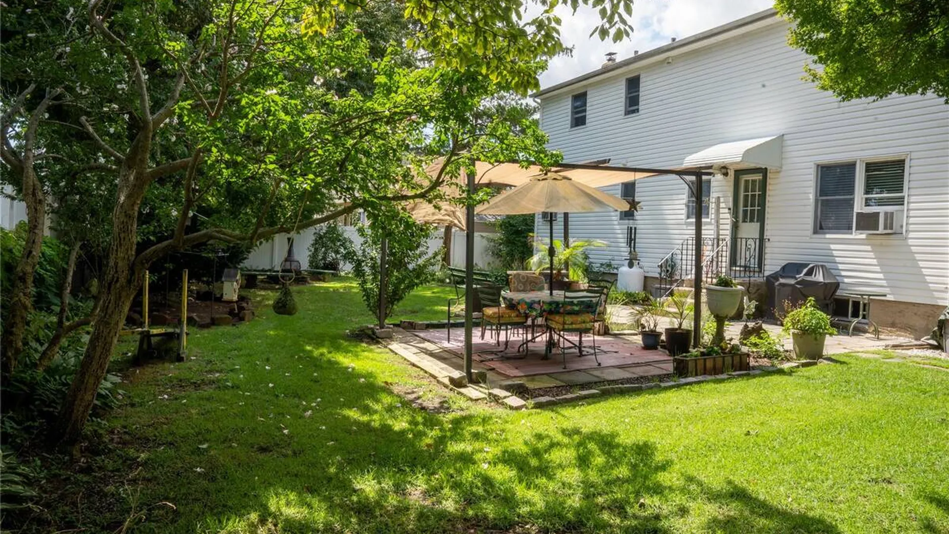 Property at 127 Suffolk Avenue, West Babylon, NY 11704 28