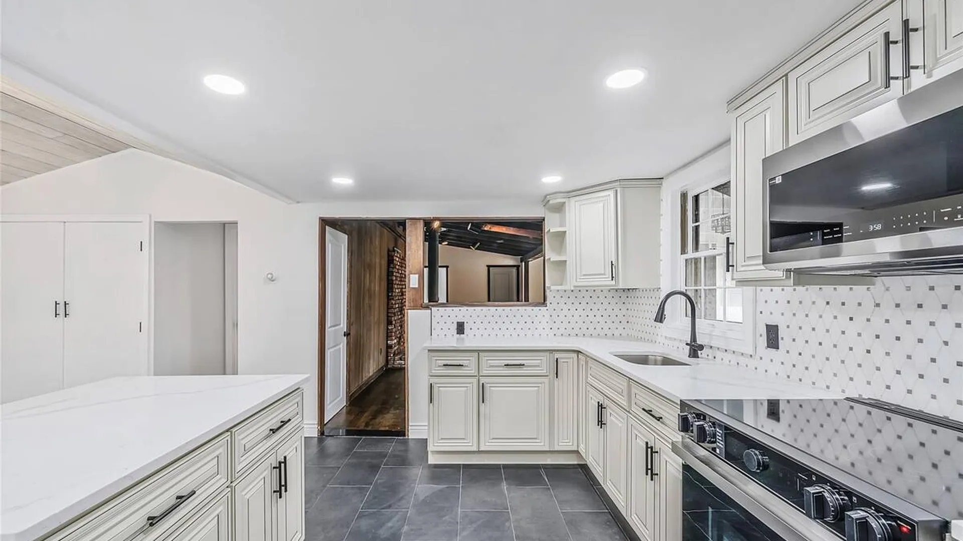 Property at 68 Oakdale Avenue, Selden, NY 11784 5
