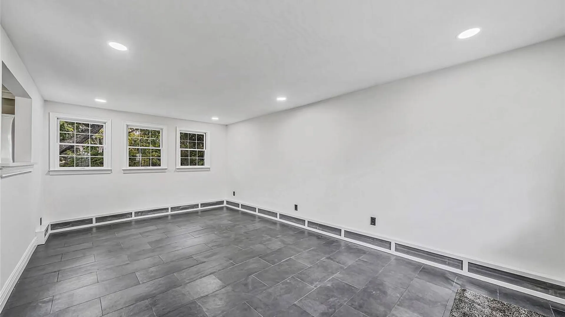 Property at 68 Oakdale Avenue, Selden, NY 11784 7