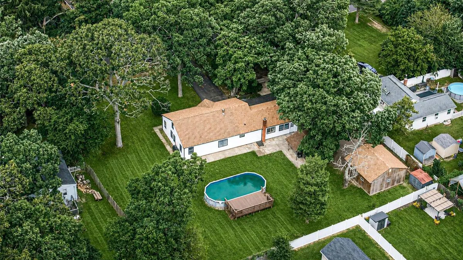 Property at 68 Oakdale Avenue, Selden, NY 11784 24