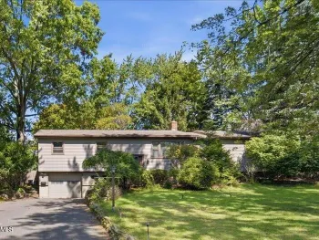 Property at 10 Kaine Drive, Guilderland, NY 12203
