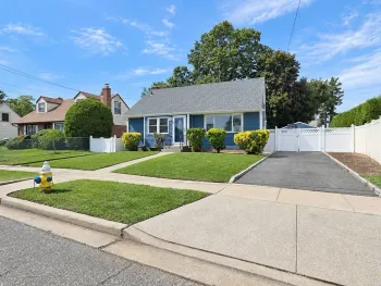 Property at 678 Clinton Ave, Uniondale, NY 11553