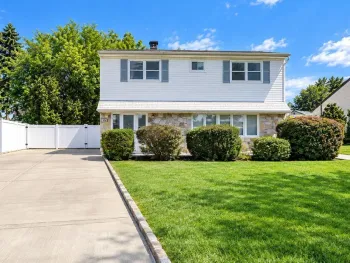 Property at 13 Squirrel Ln, Levittown, NY 11756