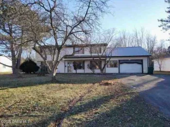 Property at 4357 Sunset Court, Lockport, NY 14094