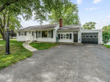 Property at 2 Iroquois Street, Rotterdam, NY 12150