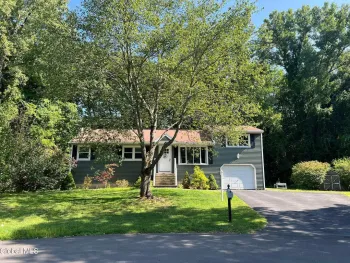 Property at 20 Chesebro Drive, Schenectady, NY 12309
