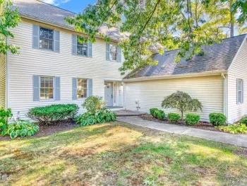 Property at 5 Gibbs Circle, Menands, NY 12204