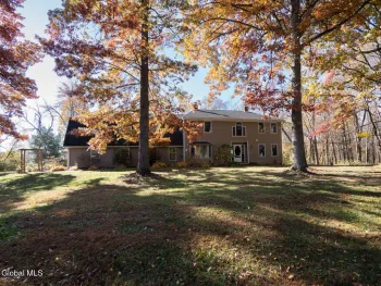 Property at 6 Weatherfield Lane, Kinderhook, NY 12184