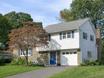 Property at 4 Oaktree Lane, Colonie, NY 12309