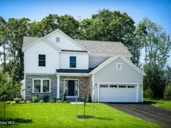 Property at 22 Cloverleaf Court, East Greenbush, NY 12061