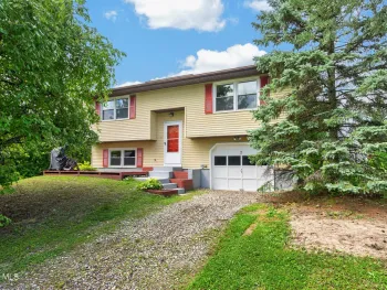 Property at 7 Silverberry Place, Albany, NY 12211