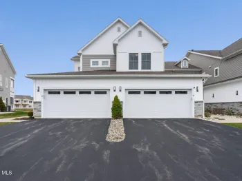 Property at 39 Wardley Circle, Cohoes, NY 12047