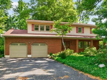 Property at 3 Ashford Lane, Colonie, NY 12309
