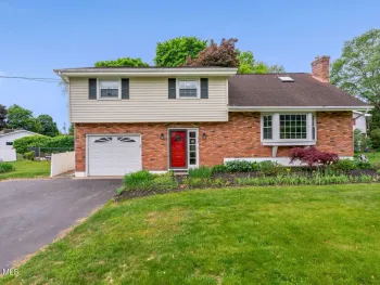 Property at 11 Sparton Lane, Glenville, NY 12019