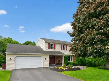 Property at 19 Debbie Marie Court, Colonie, NY 12309