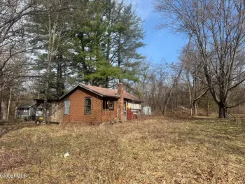 Property at 18 Sunset Drive, Bethlehem, NY 12158