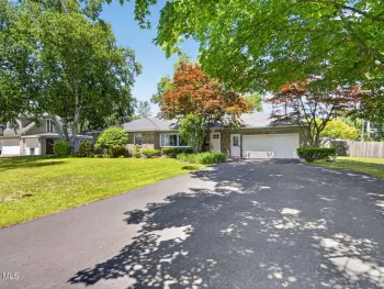 Property at 10 Willo Lane, Colonie, NY 12211