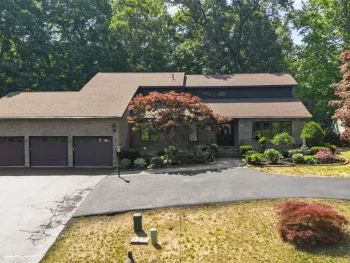 Property at 34 Oaktree Lane, Colonie, NY 12309