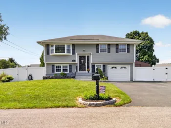Property at 33 Hawthorne Court, Colonie, NY 12211