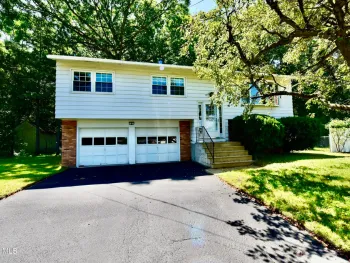 Property at 4 Cedar Court, Colonie, NY 12309