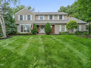 Property at 3 Georgian Terrace, Colonie, NY 12211