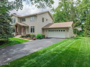 Property at 3 Proctor Court, Colonie, NY 12211