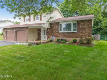 Property at 18 Fairway Lane, Colonie, NY 12304