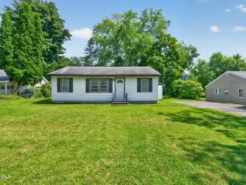 Property at 3 Alamo Lane, Colonie, NY 12304