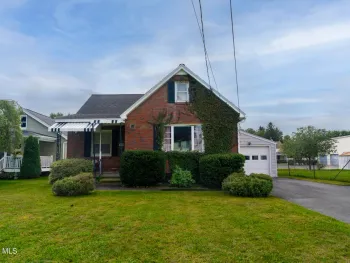 Property at 319 Princetown Road, Rotterdam, NY 12306