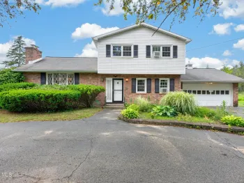 Property at 585 Saint David'S Lane, Niskayuna, NY 12309