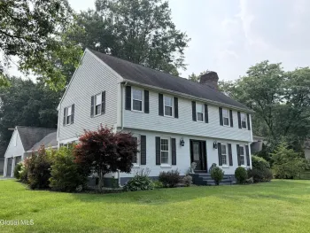 Property at 7 Fenway Court, Colonie, NY 12211