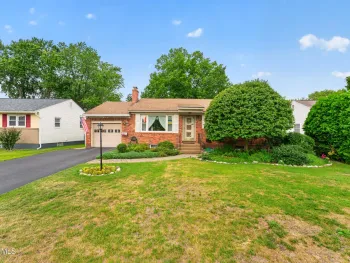 Property at 1527 Ardsley Place, Schenectady, NY 12308