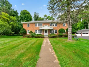 Property at 11 Kensington Court, Bethlehem, NY 12054