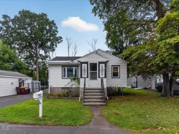 Property at 4 Broadway, Colonie, NY 12110