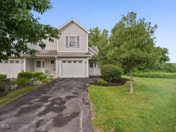 Property at 40 Cobblestone Court, Rotterdam, NY 12306