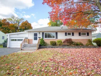 Property at 5 Huckleberry Lane, Colonie, NY 12205