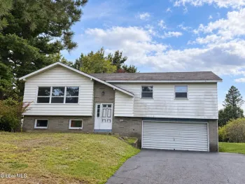 Property at 39 Zelenke Drive, North Greenbush, NY 12198