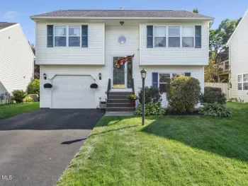 Property at 21 Wicken Square, Colonie, NY 12205