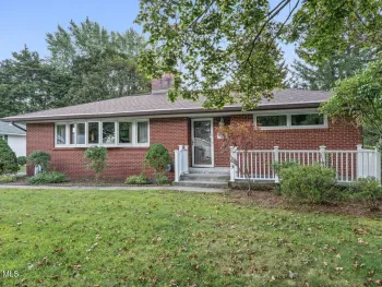 Property at 27 W Glenwood Drive, Colonie, NY 12110