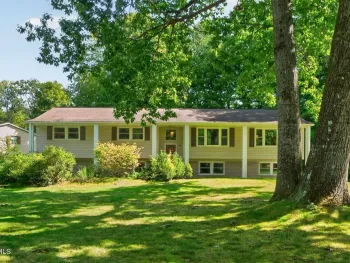 Property at 9 Meadow Valley Drive, Clifton Park, NY 12065